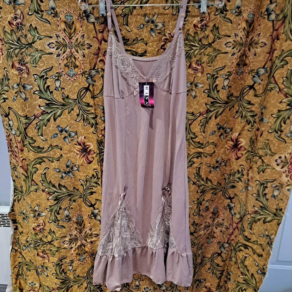 Pale purple / pink lace nightgown with adjustable straps NWT new with tag